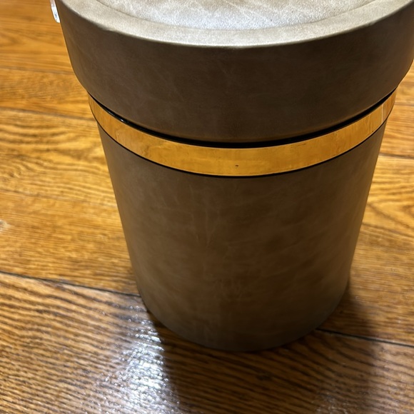Shelton Ware faux leather Mid-Century Modern ice bucket w/lid.  Lucite handle. - Picture 2 of 11